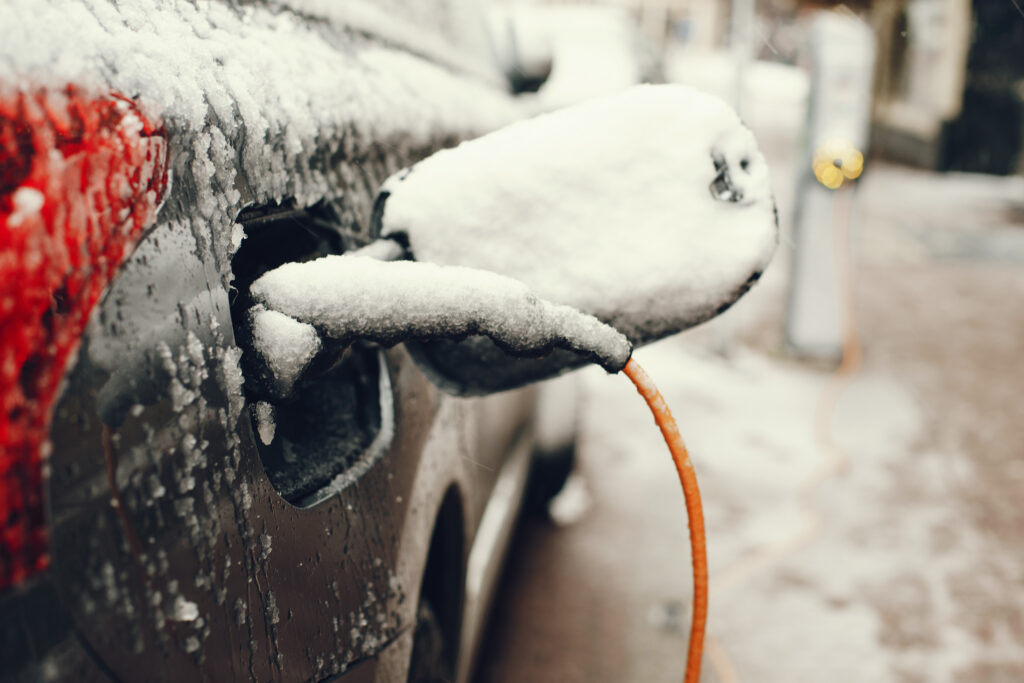 электрокар под такси зимой
